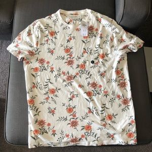 Abercrombie & Fitch Men’s Large flower pattern tee